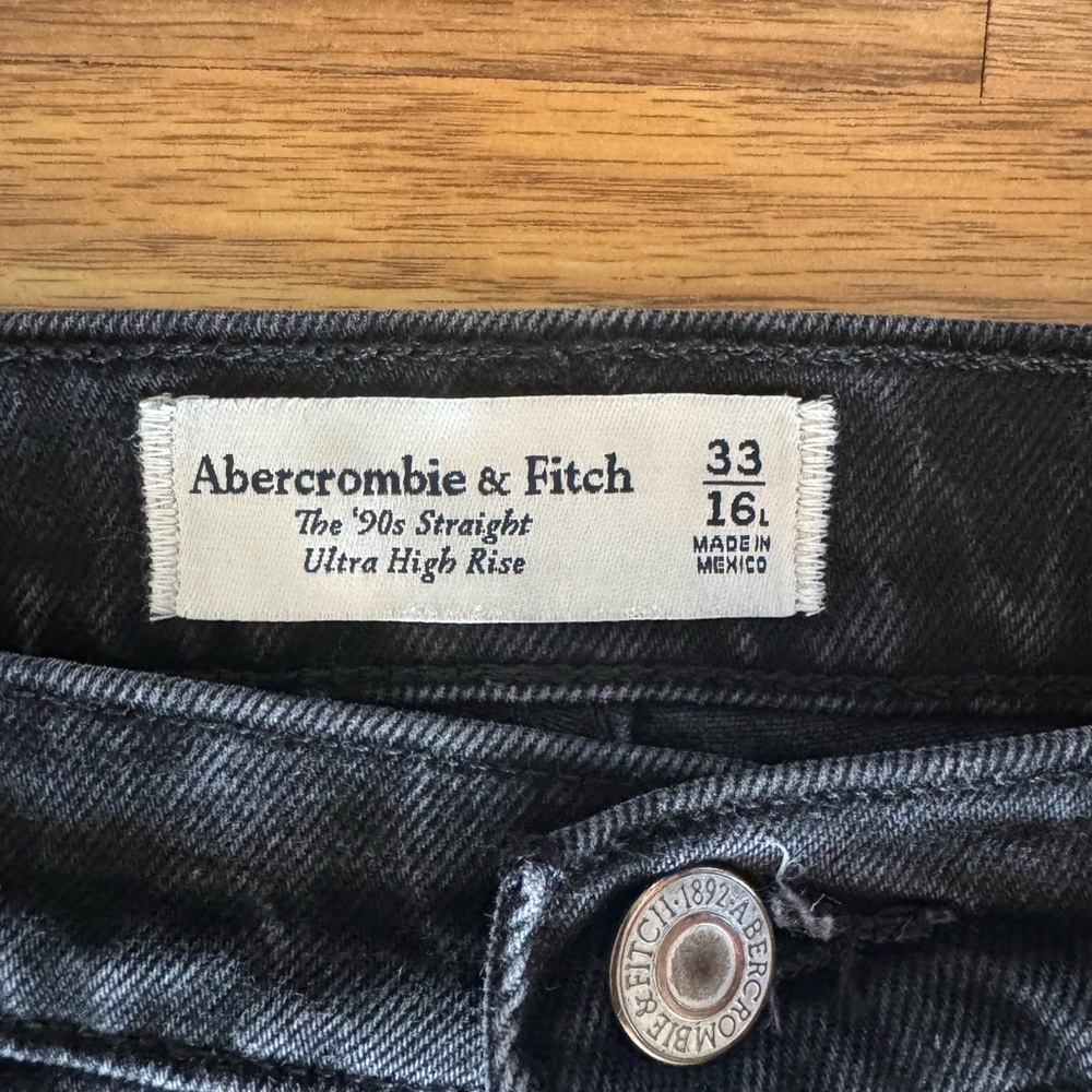 Abercrombie & Fitch Ultra High Rise 90s Straight Black Jeans - 33L - Picture 3 of 5